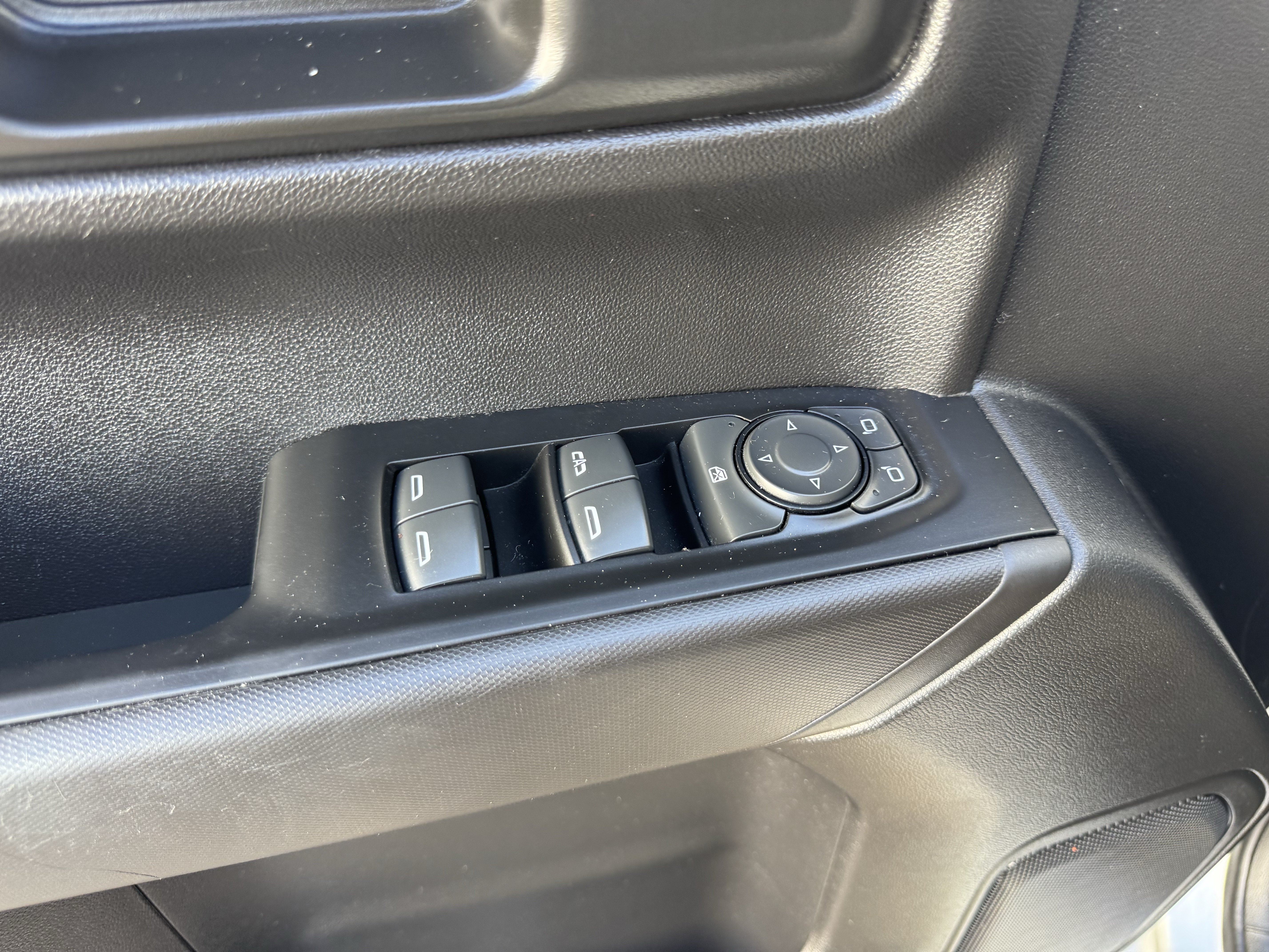 Certified 2022 Chevrolet Silverado 1500 Custom AWD/4WD image 11