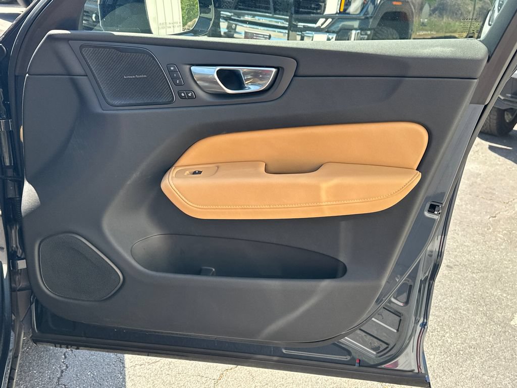 Used 2024 Volvo XC60 B5 Ultimate w/ Protection Package Premier AWD/4WD image 15