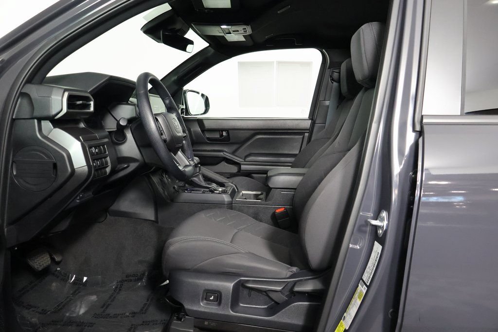 Used 2025 Toyota Tacoma SR5 AWD/4WD image 10