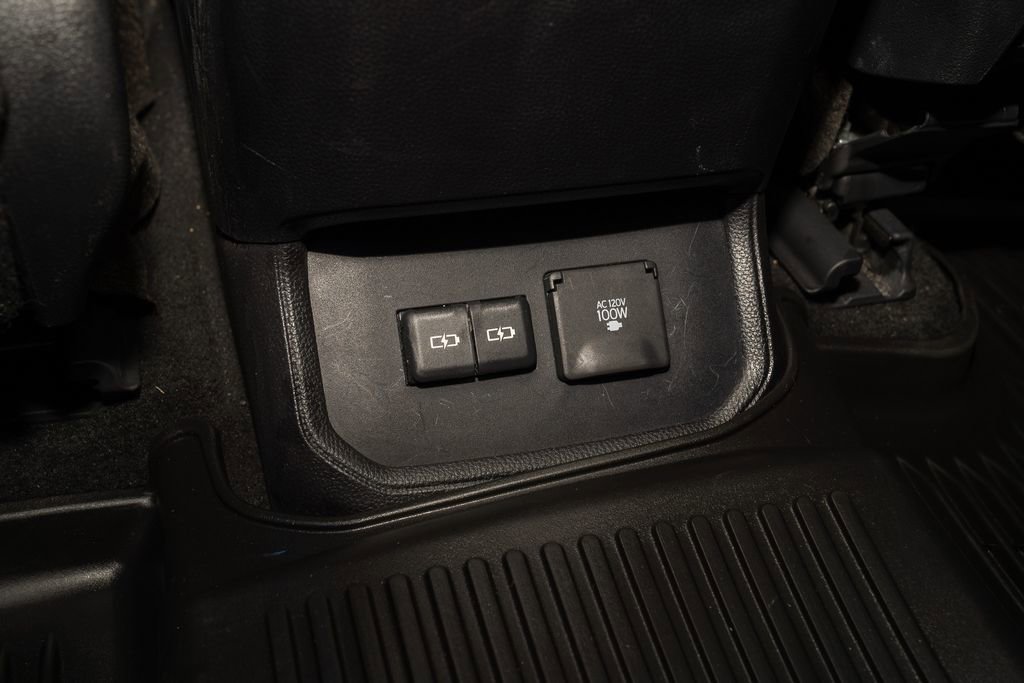 Used 2023 Toyota Highlander Limited image 8