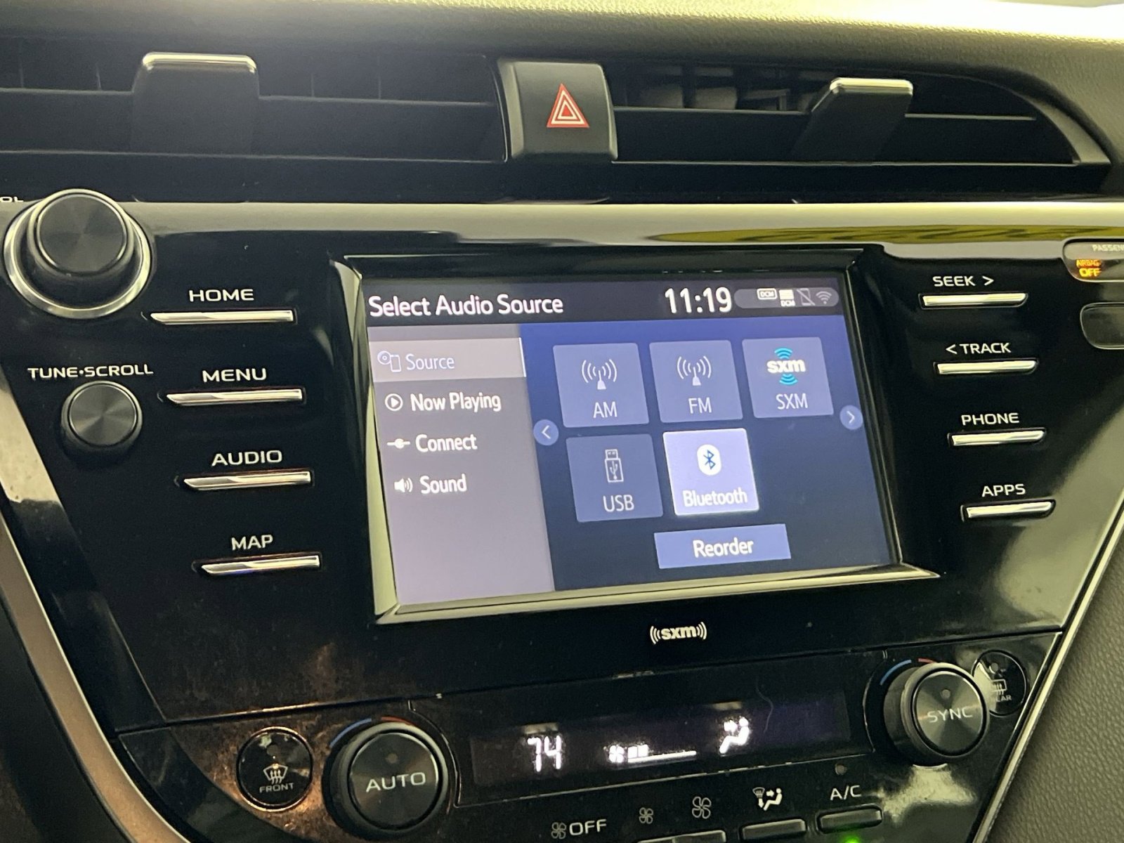 Used 2020 Toyota Camry SE image 18