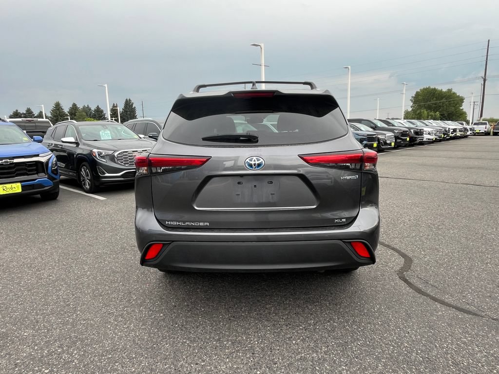 Used 2020 Toyota Highlander XLE AWD/4WD image 2