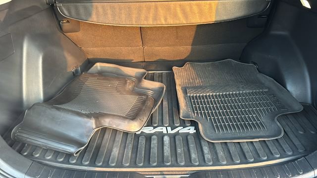 Used 2022 Toyota RAV4 XLE image 34