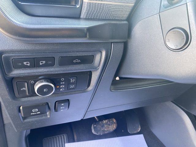 Used 2022 Ford F150 Platinum w/ Trailer Tow Package image 9