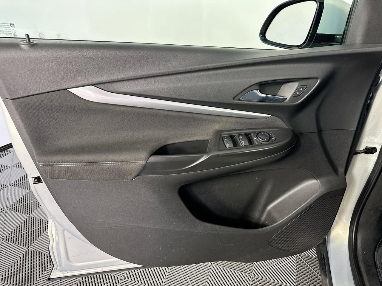 Used 2023 Chevrolet Bolt EUV LT FWD image 19