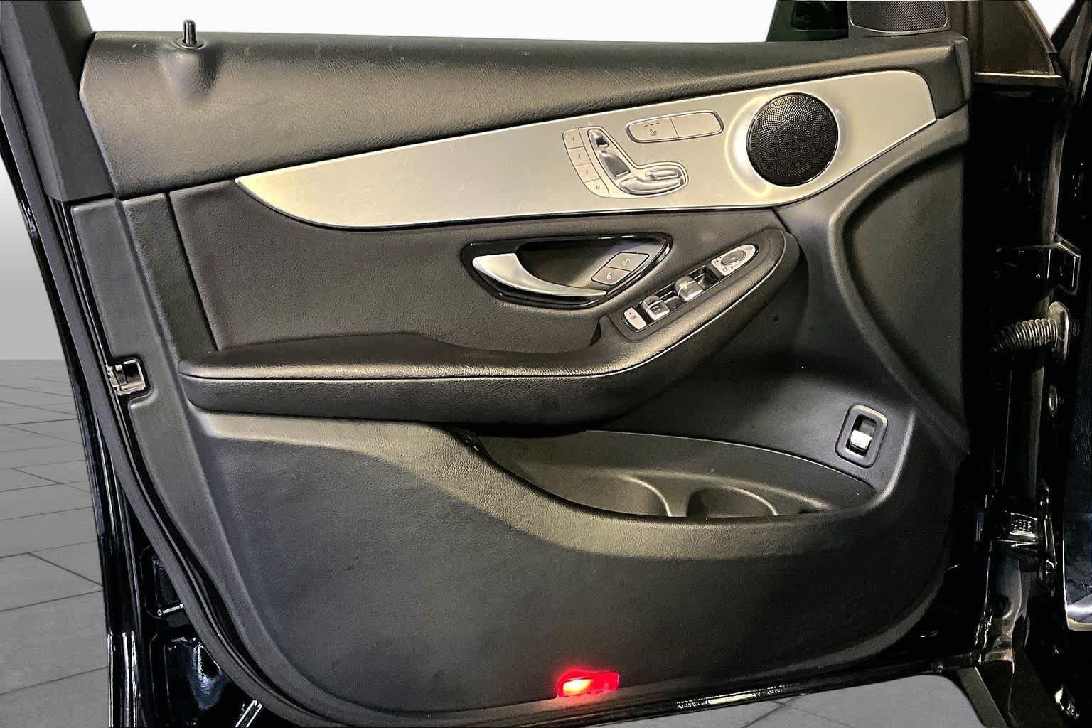 Used 2020 Mercedes-Benz GLC 300 4MATIC image 22