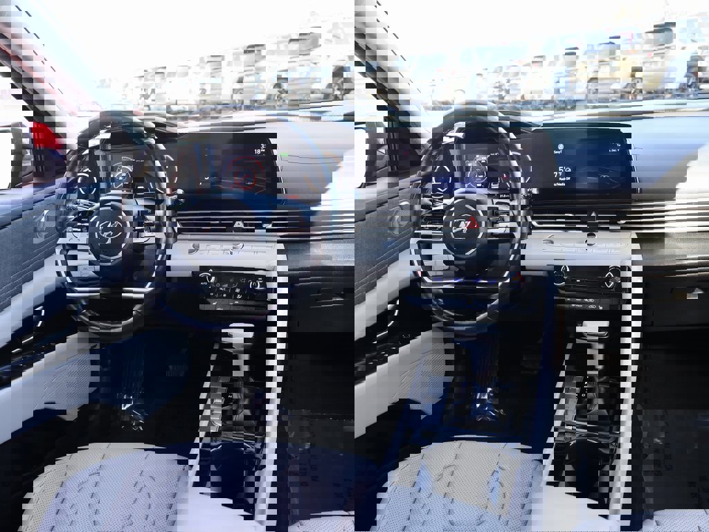 Certified 2022 Hyundai Elantra Limited image 14