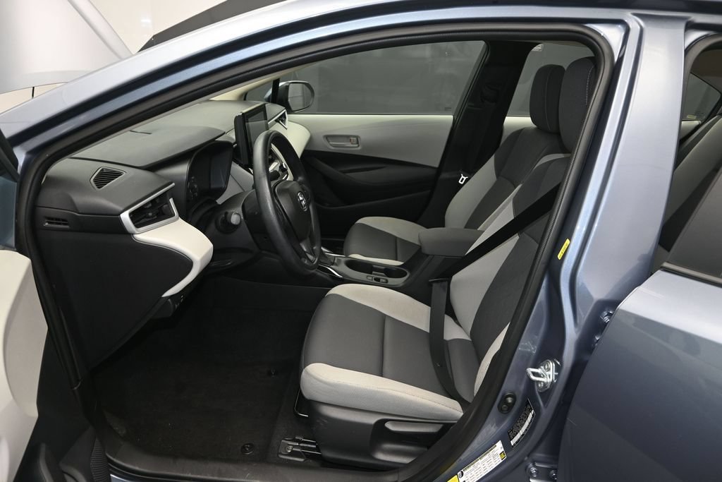 Used 2025 Toyota Corolla LE w/ Convenience Package FWD image 18