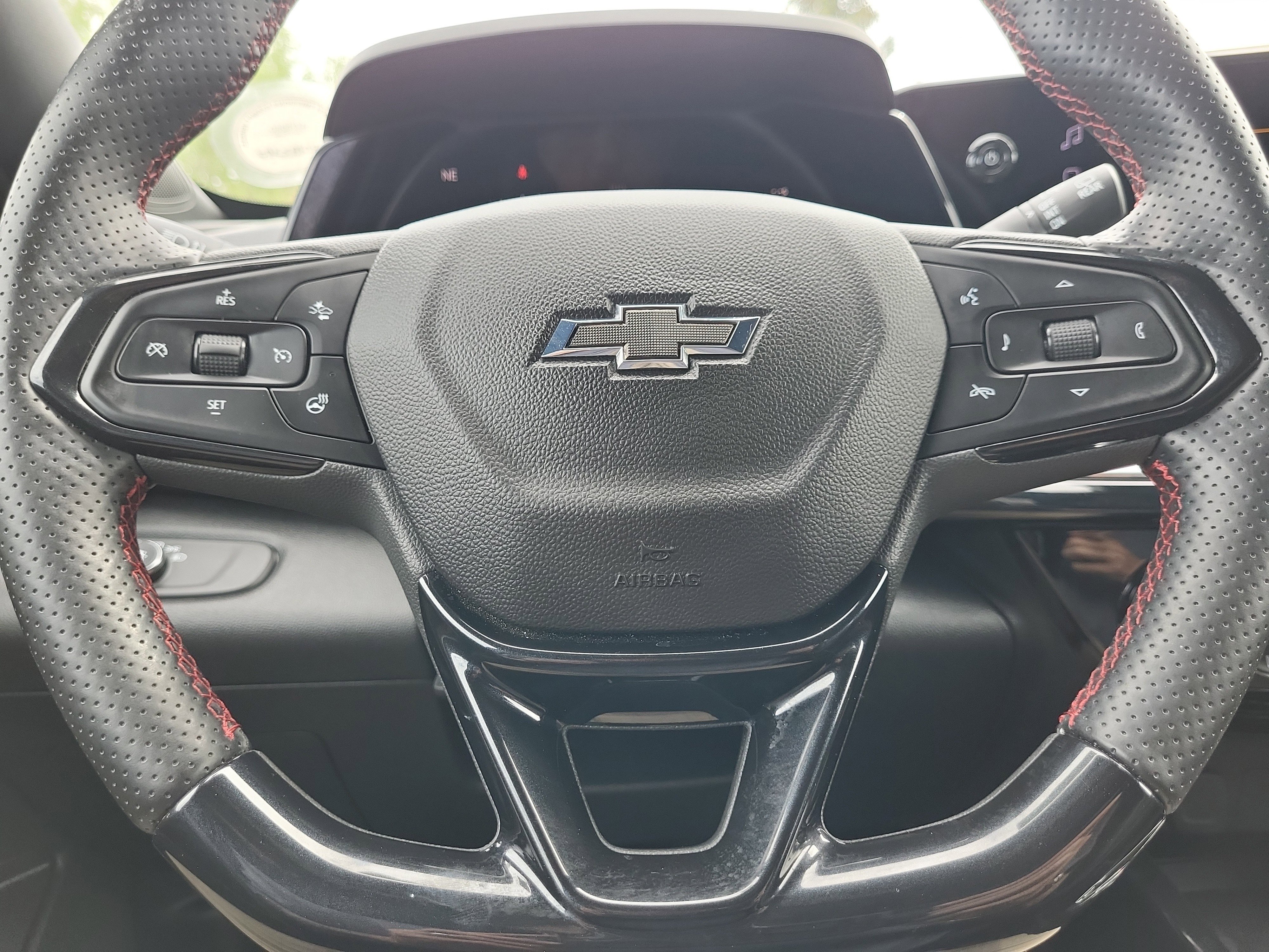 Certified 2024 Chevrolet Trax RS w/ Sunroof Package FWD image 8