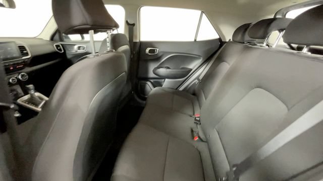 Used 2025 Hyundai Venue SE FWD image 15