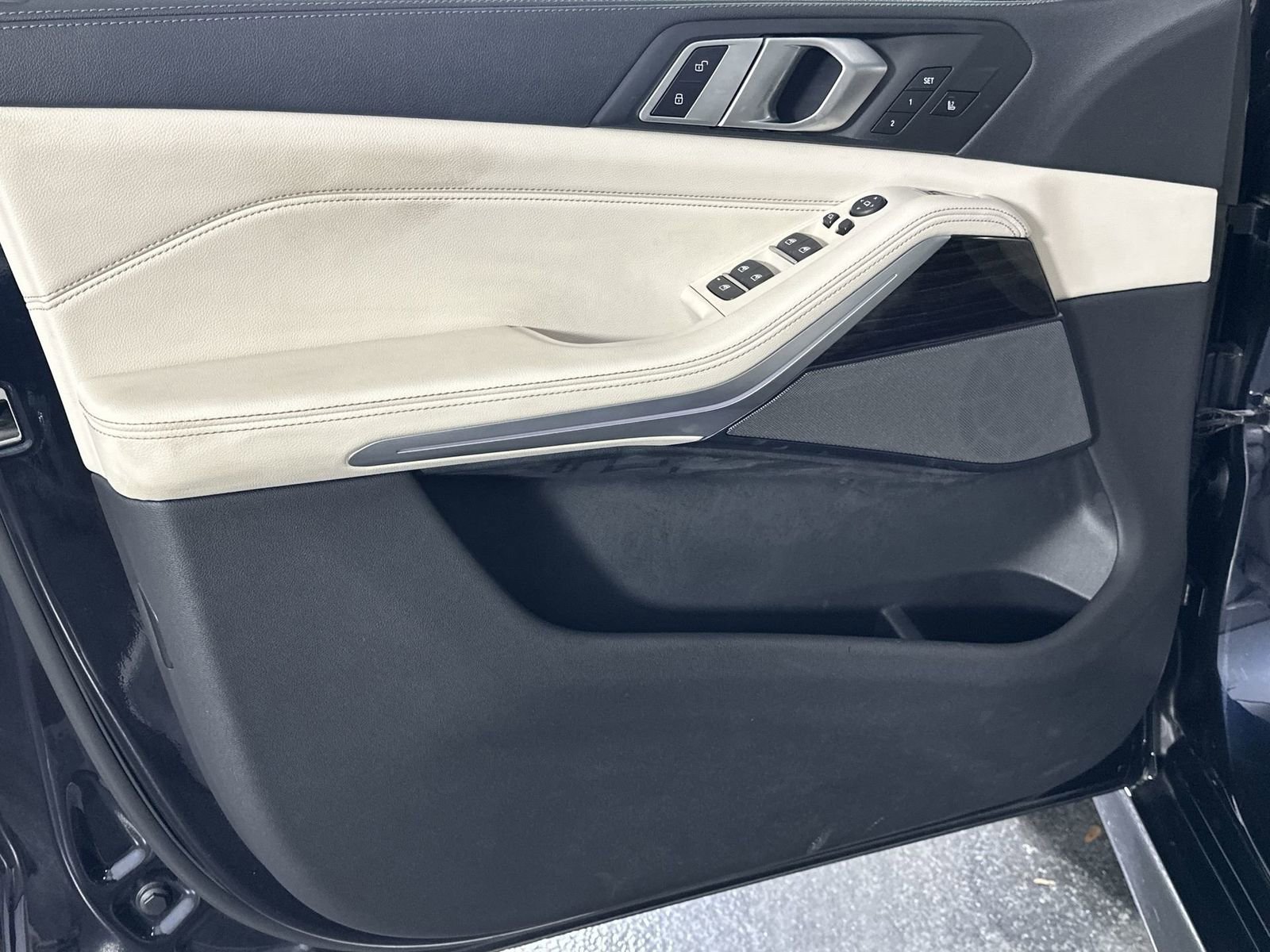 Used 2020 BMW X5 M50i w/ Premium Package AWD/4WD image 29