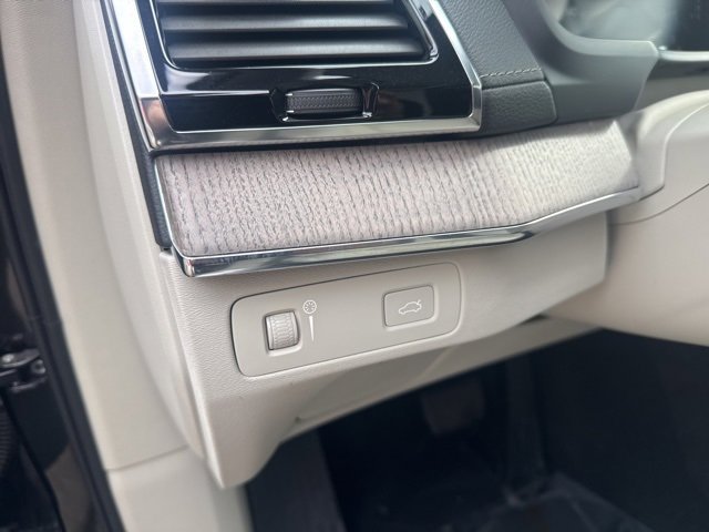 Used 2021 Volvo XC90 T6 Inscription w/ Lounge Package image 14