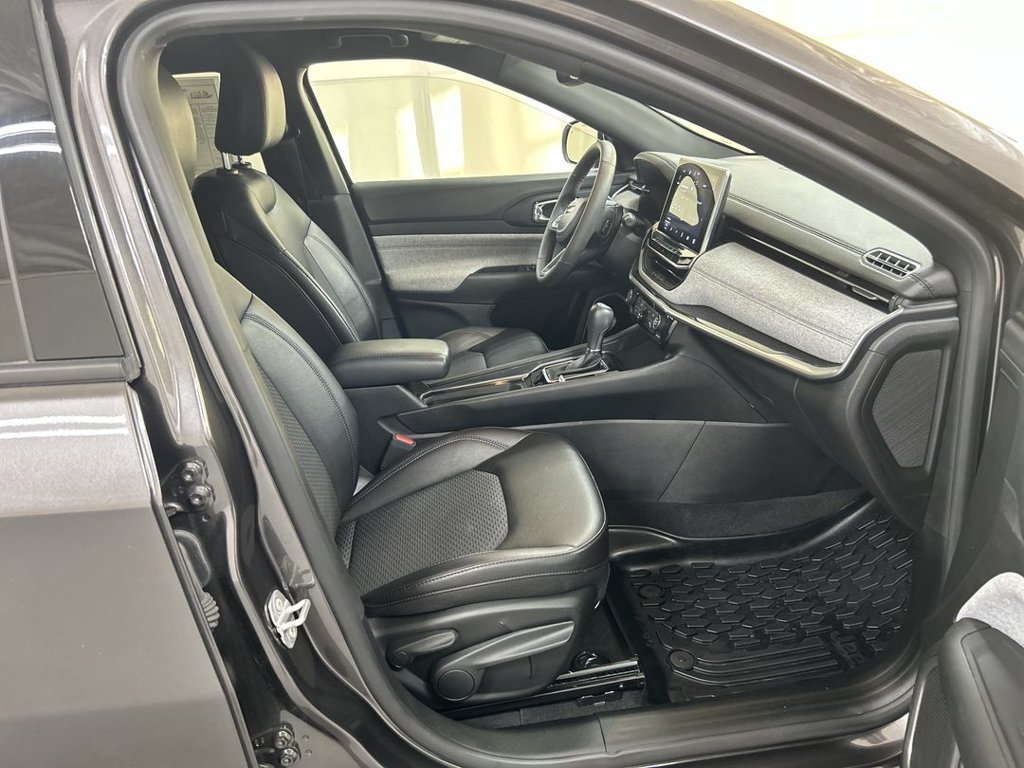 Used 2023 Jeep Compass Latitude w/ Convenience Group AWD/4WD image 22