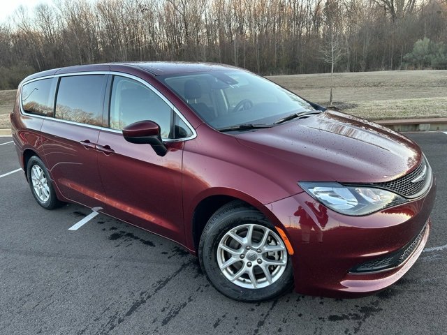 Used 2023 Chrysler Voyager LX video 2