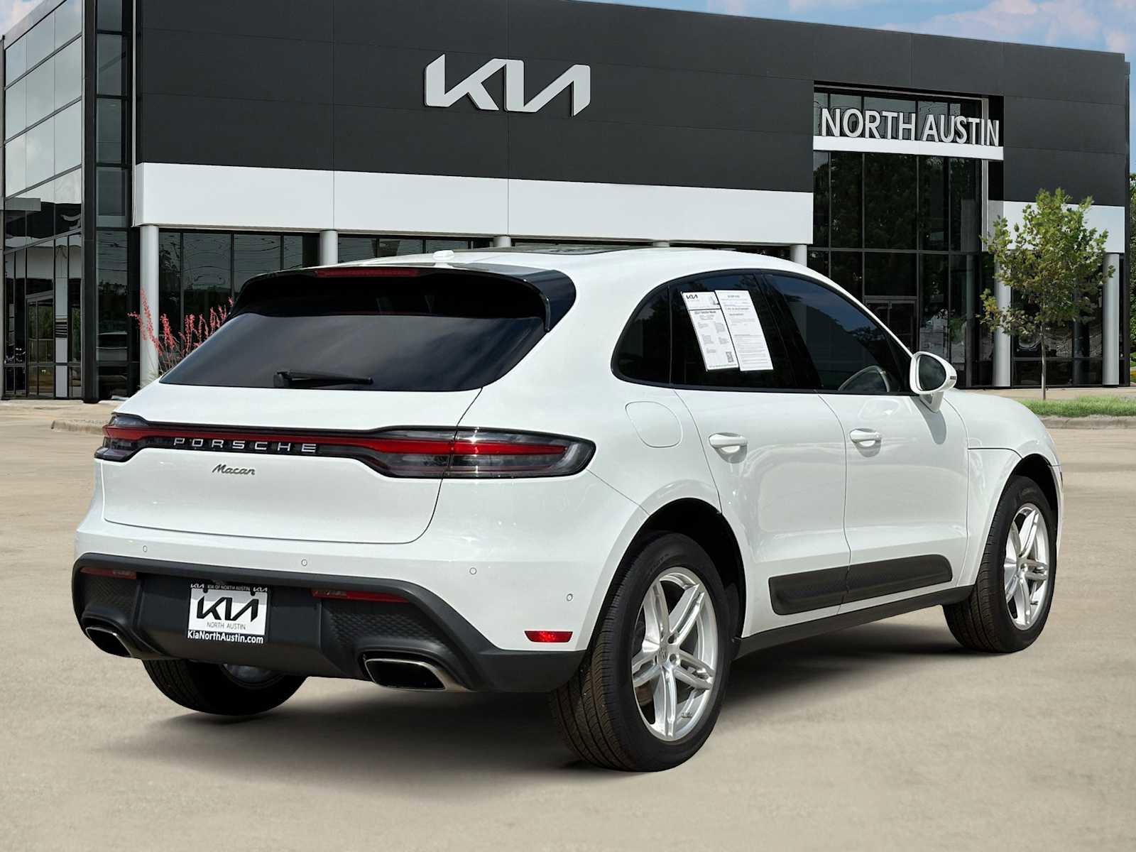 Used 2024 Porsche Macan w/ Premium Plus Package image 5