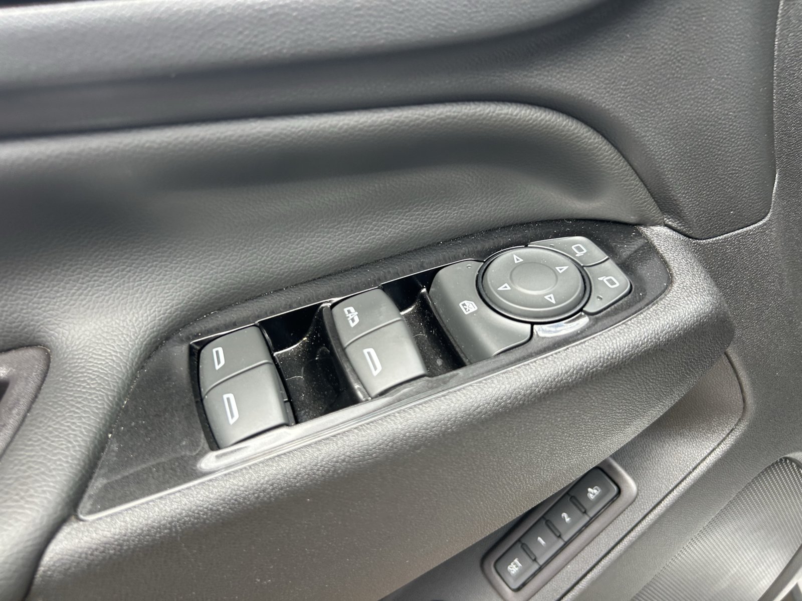 Used 2022 Chevrolet Equinox Premier FWD image 31