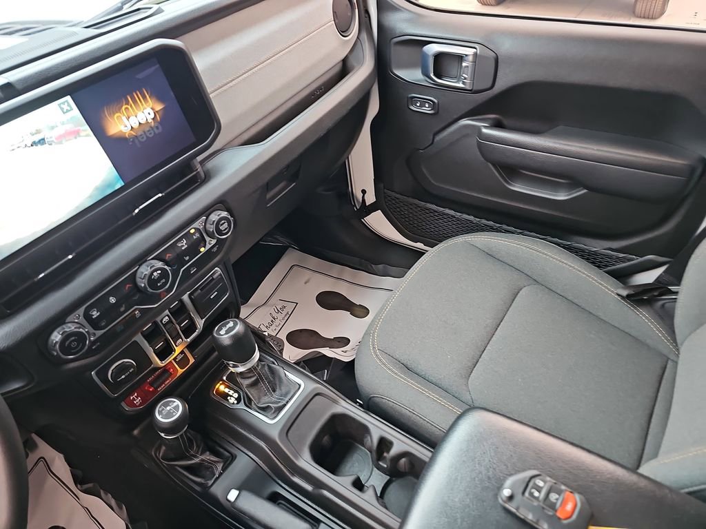 Used 2024 Jeep Wrangler Unlimited image 30