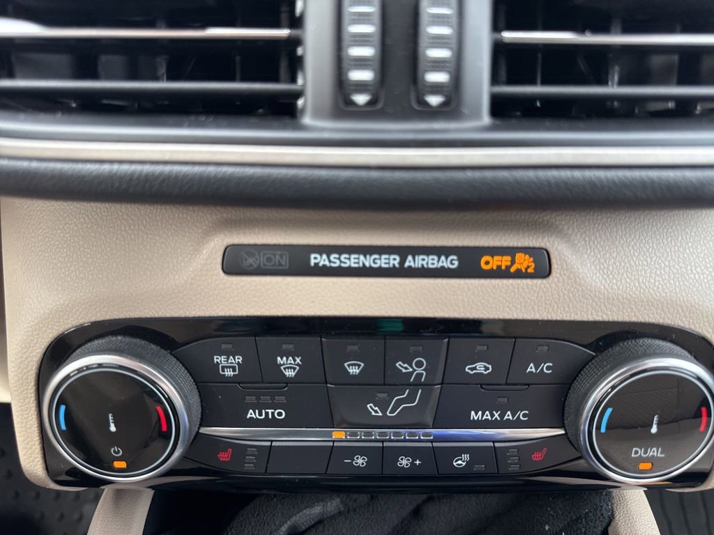 Used 2022 Ford Escape SE w/ Cold Weather Package image 10