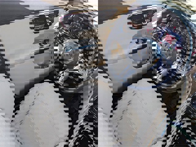 Used 2024 Mercedes-Benz GLC 300 4MATIC image 17