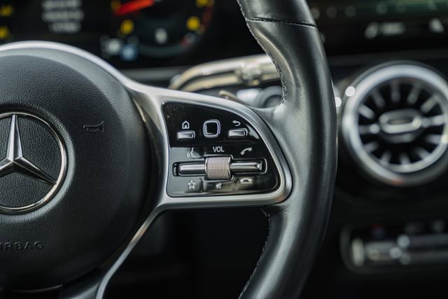 Used 2023 Mercedes-Benz GLB 250 4MATIC w/ Premium Package image 28