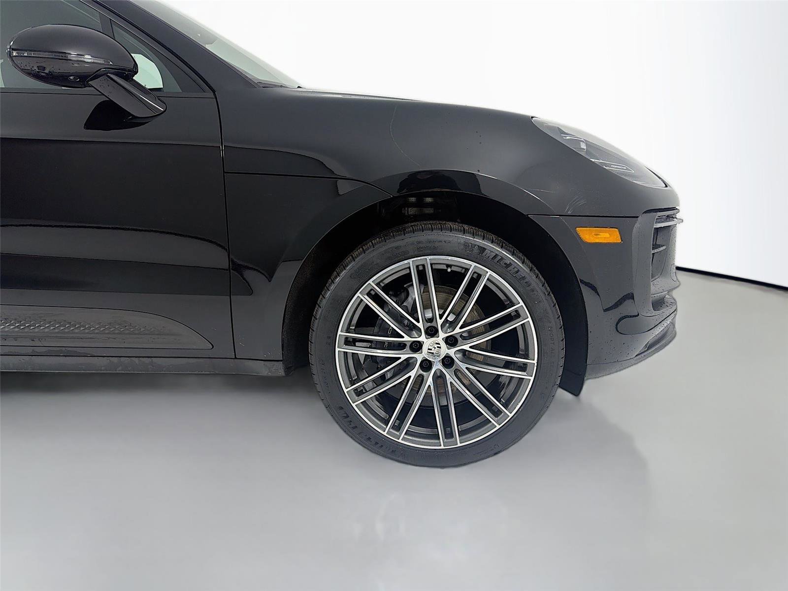 Certified 2023 Porsche Macan AWD/4WD image 29