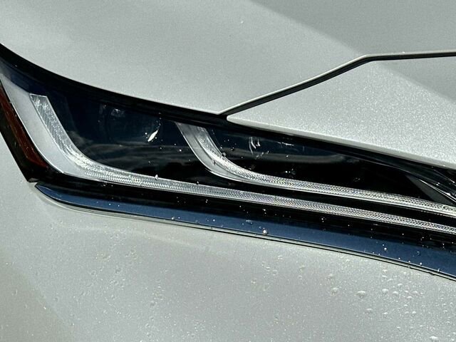 Used 2024 Toyota Venza LE AWD/4WD image 32