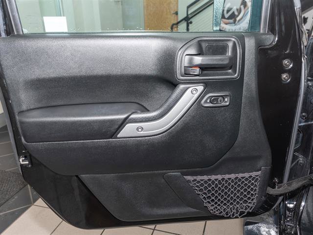 Used 2018 Jeep Wrangler Unlimited Rubicon w/ Cold Weather Group image 9