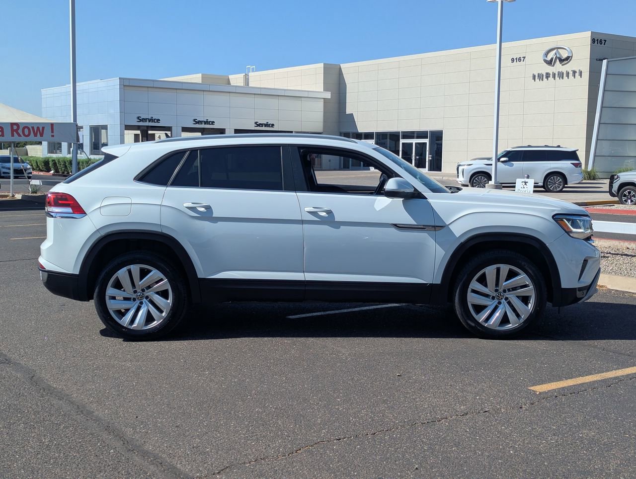 Used 2020 Volkswagen Atlas Cross Sport SE w/ Panoramic Sunroof Package image 9