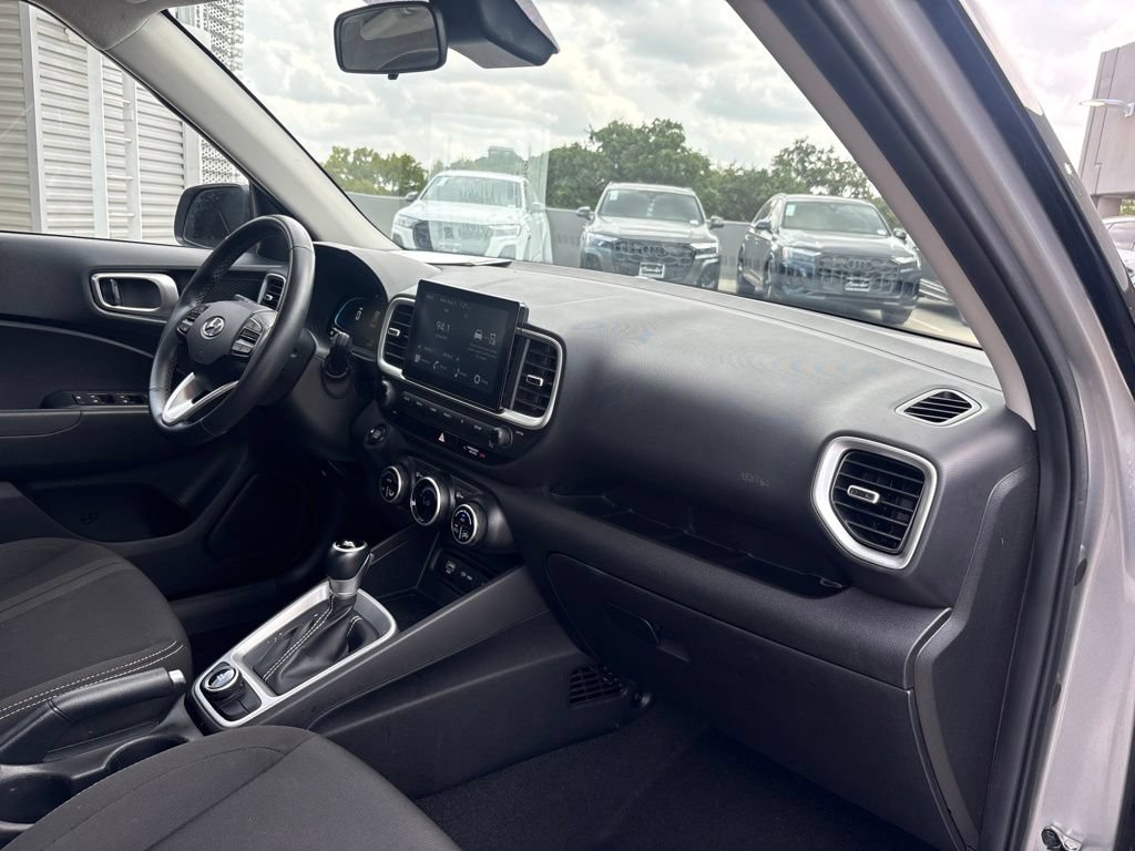 Used 2025 Hyundai Venue SEL FWD image 15