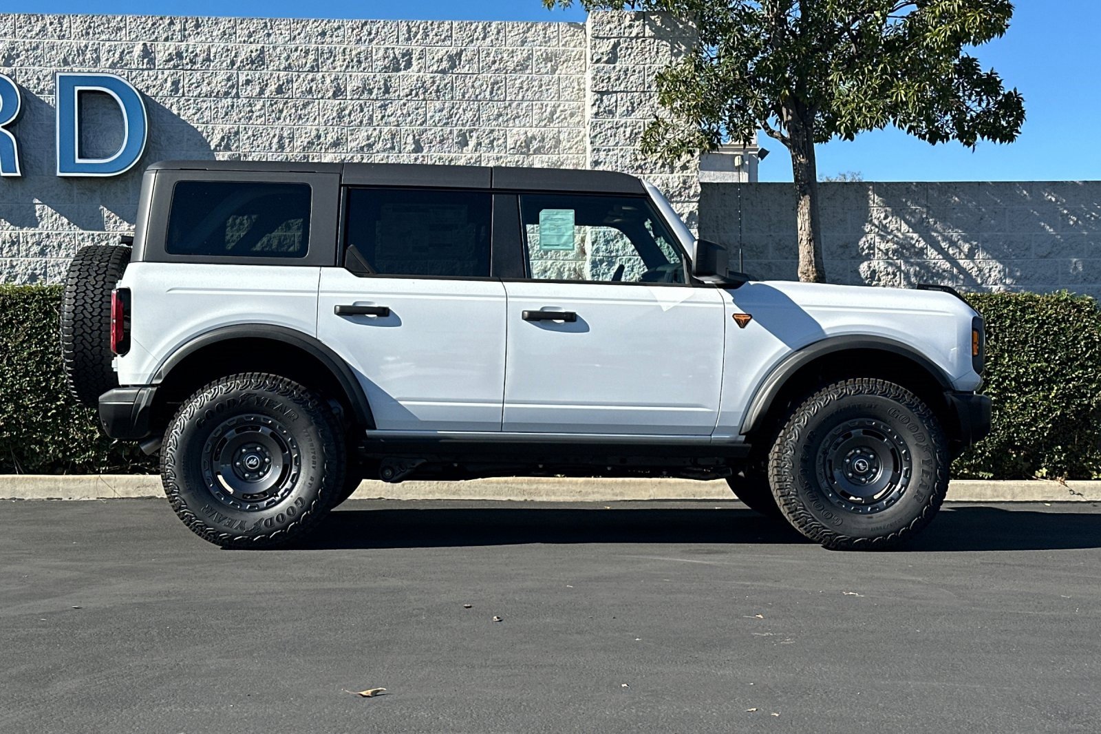 New 2025 Ford Bronco Badlands w/ Sasquatch Package image 3