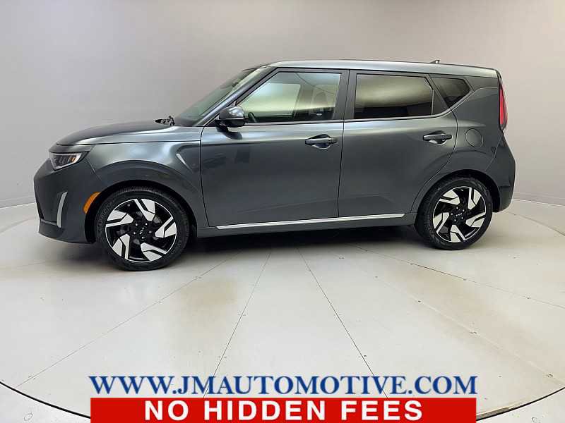 Used 2023 Kia Soul GT-Line w/ GT-Line Technology Package FWD image 2