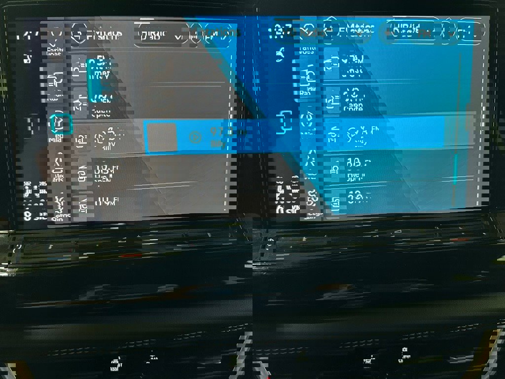 Used 2025 Volkswagen Atlas Cross Sport SE image 32