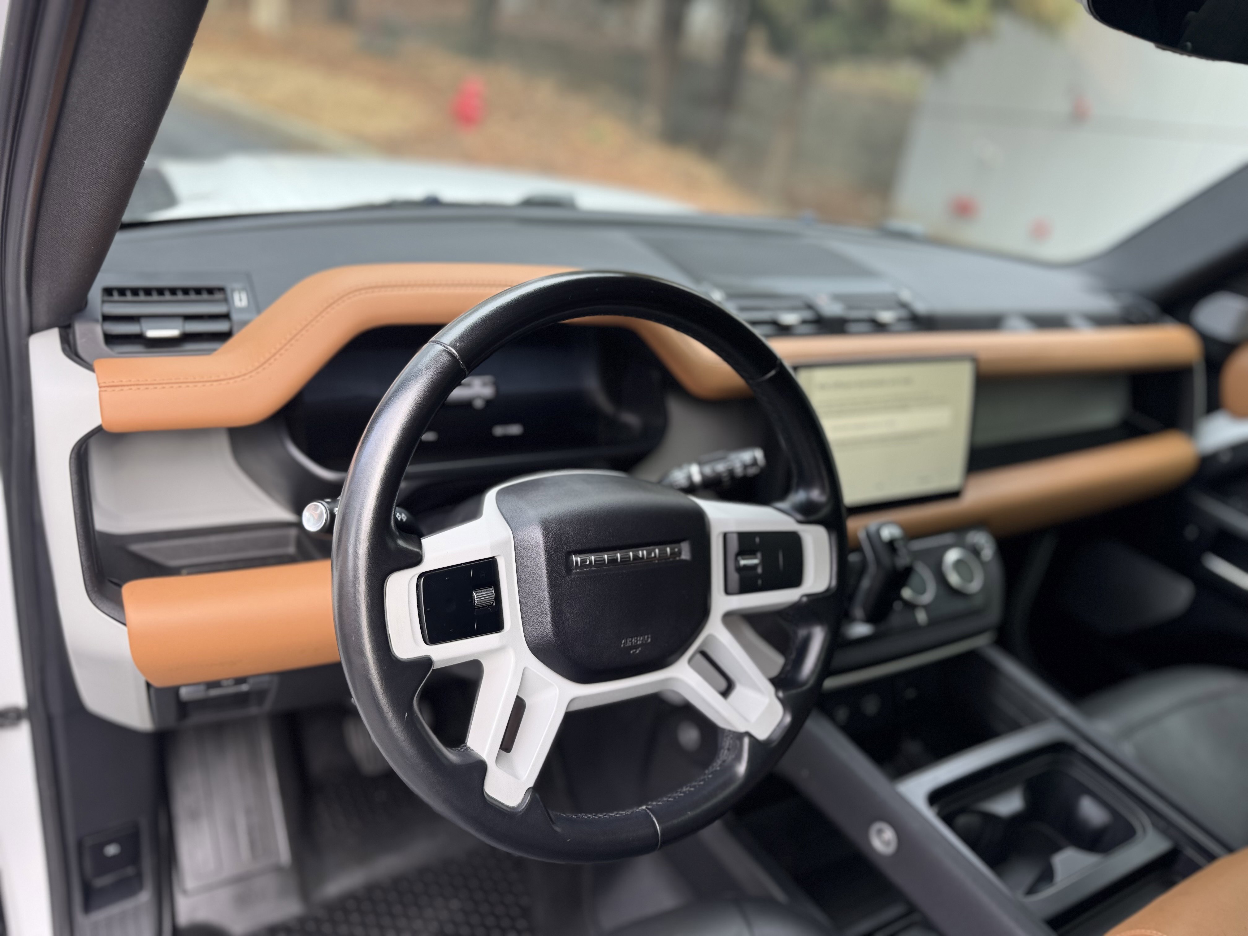 Used 2023 Land Rover Defender 130 S image 9