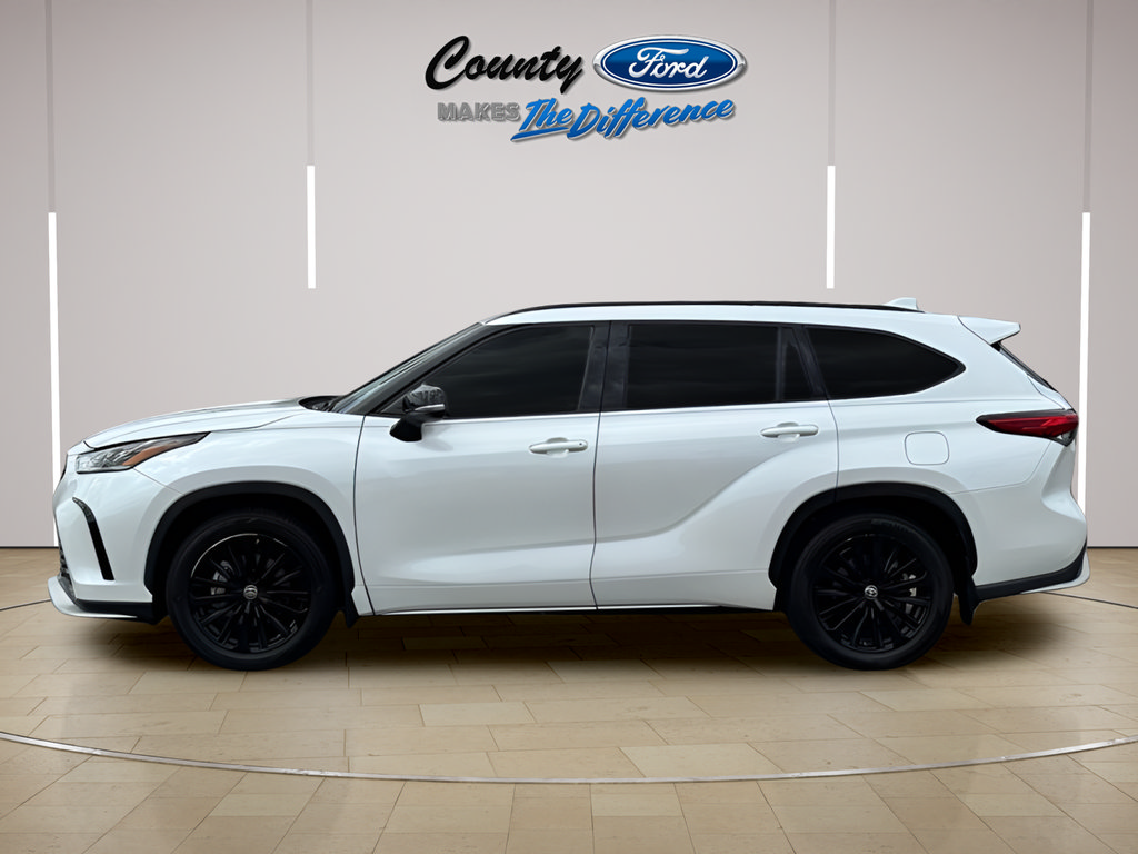 Used 2023 Toyota Highlander XSE FWD image 3