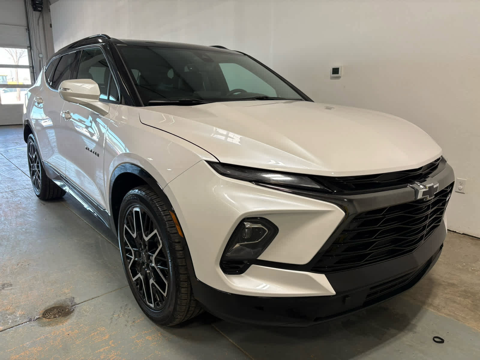 Certified 2025 Chevrolet Blazer RS w/ Driver Confidence II Package image 5