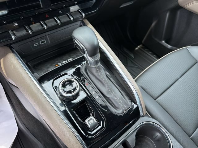 Used 2025 GMC Canyon Denali AWD/4WD image 15
