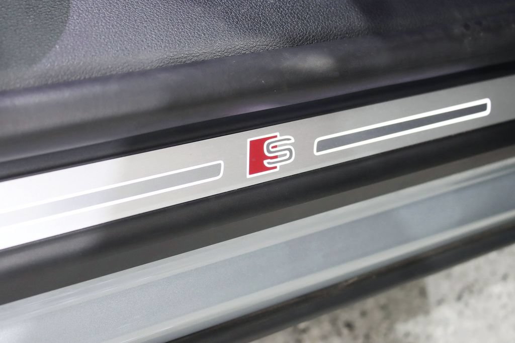 Used 2025 Audi Q8 Prestige AWD/4WD image 15