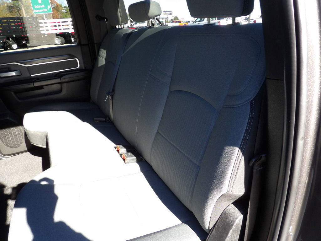 Used 2022 RAM 3500 Big Horn AWD/4WD image 17