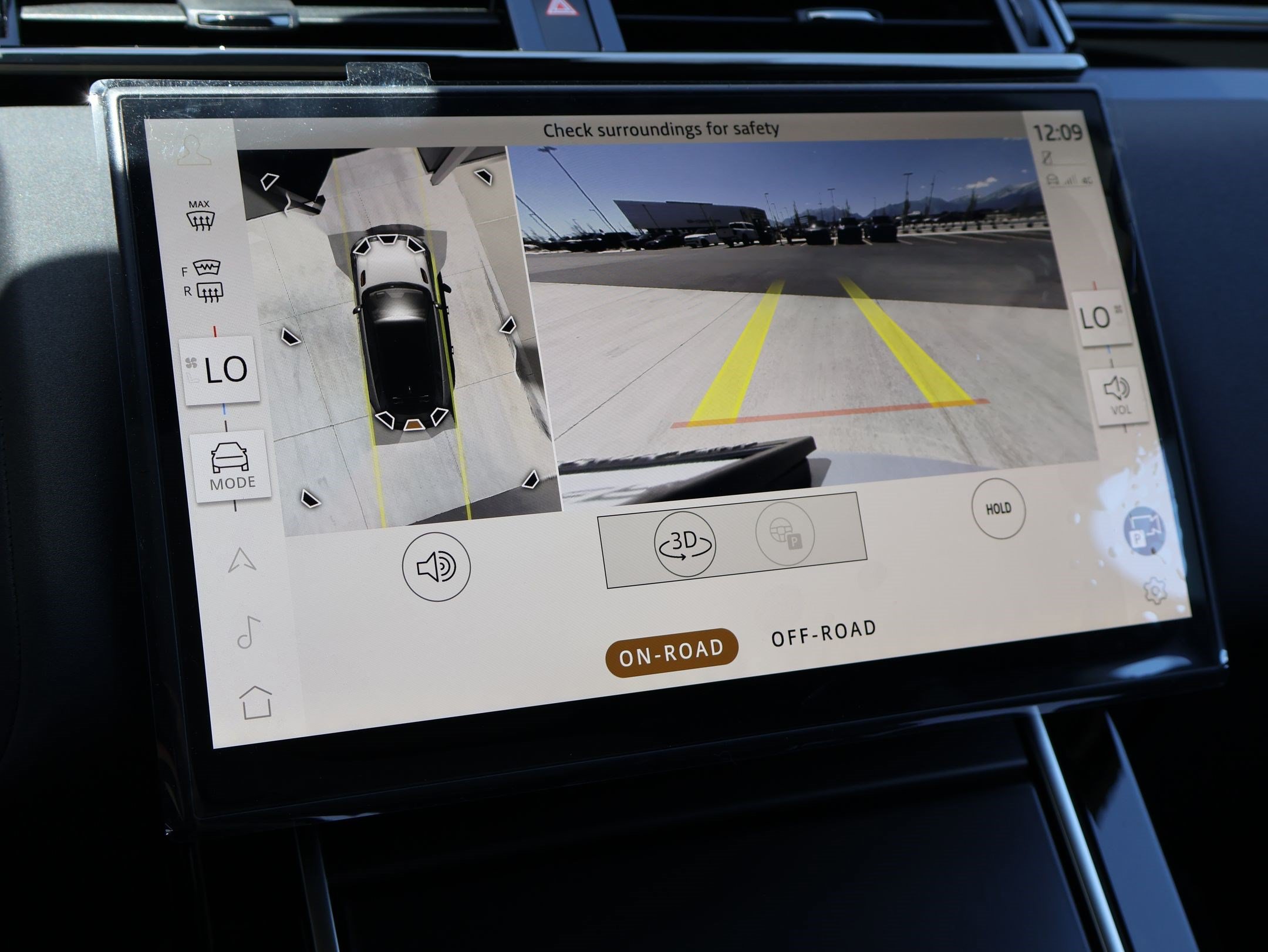 New 2026 Land Rover Range Rover Velar Dynamic SE AWD/4WD image 13