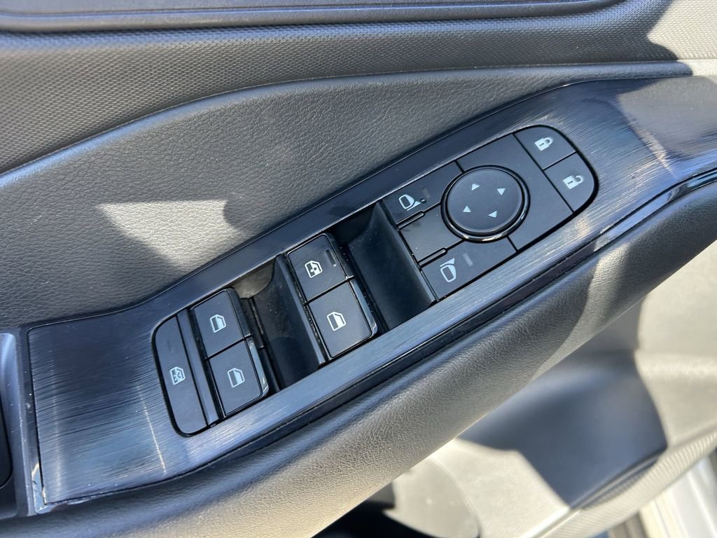 Used 2024 Nissan Rogue S image 27