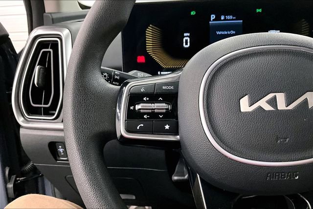 Used 2025 Kia Sorento LX image 25