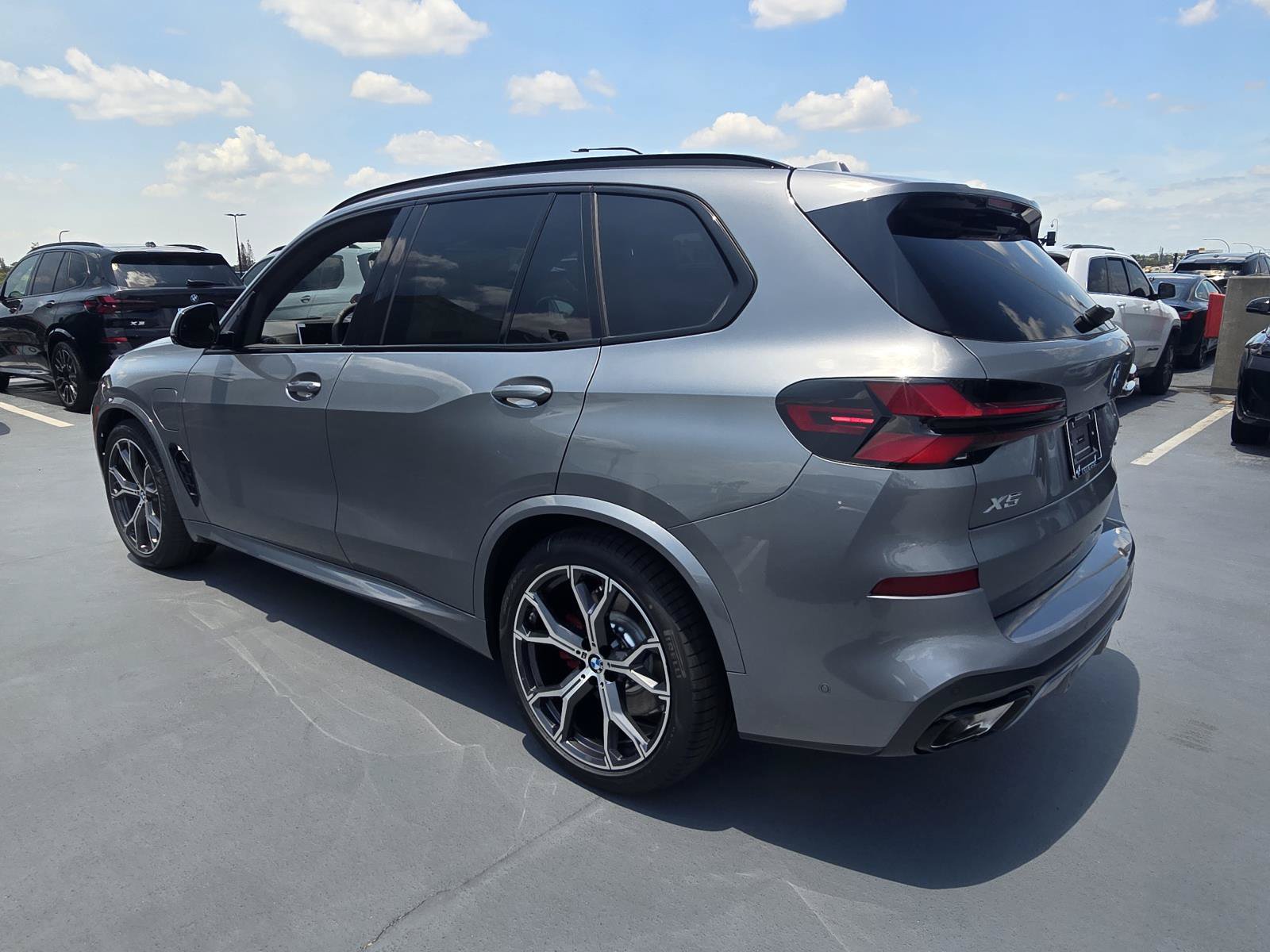 New 2026 BMW X5 xDrive50e w/ M Sport Package AWD/4WD image 6