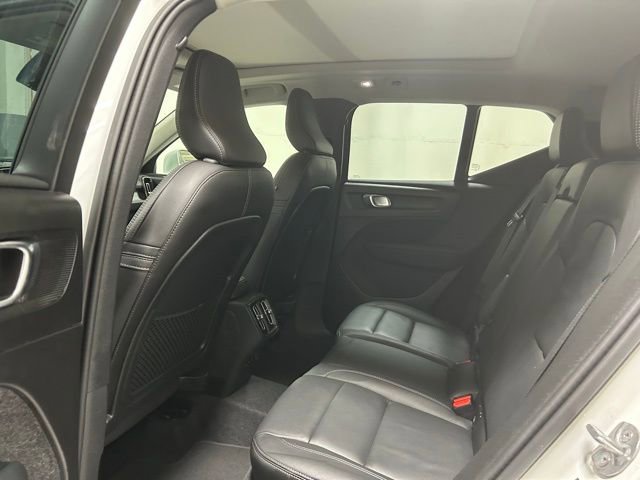 Used 2025 Volvo XC40 B5 Core AWD/4WD image 11