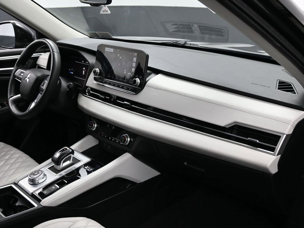 Used 2023 Mitsubishi Outlander SEL image 39