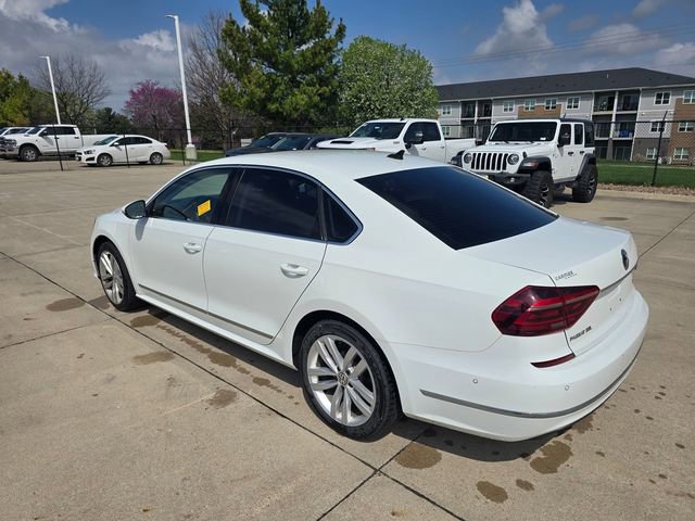 Used 2018 Volkswagen Passat 2.0T SEL Premium image 5
