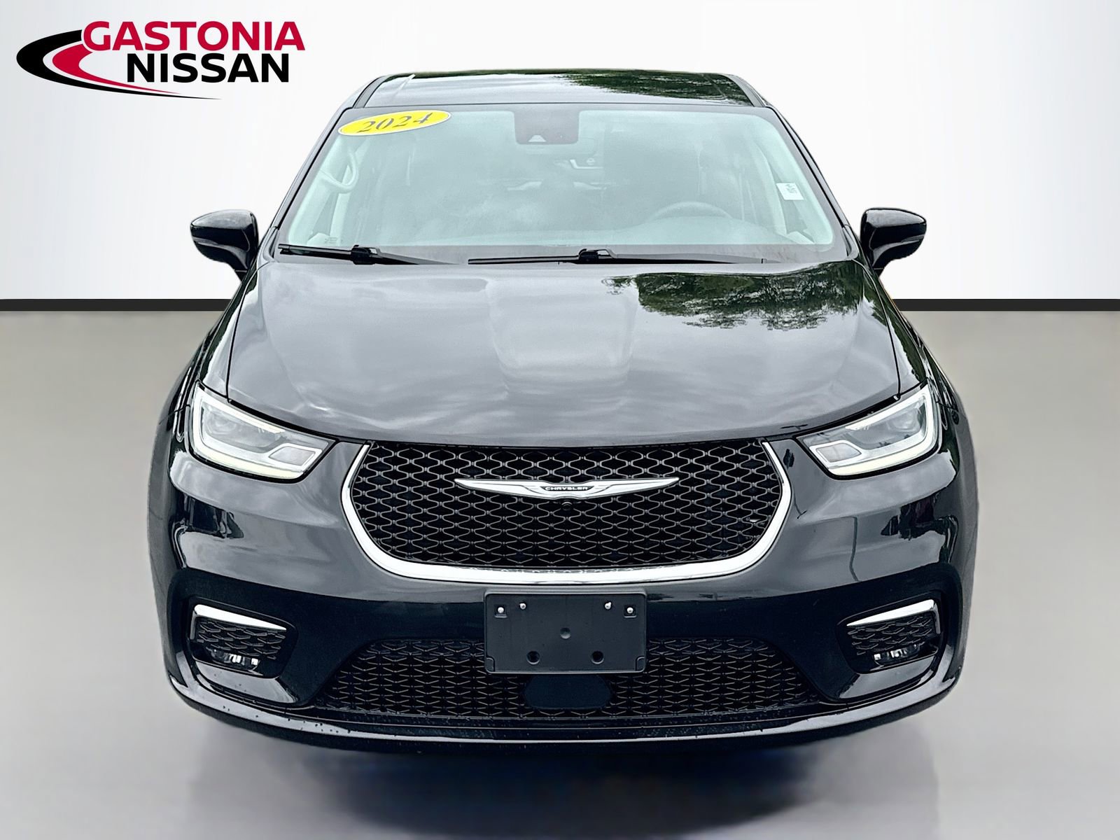 Used 2024 Chrysler Pacifica Touring-L FWD video 2