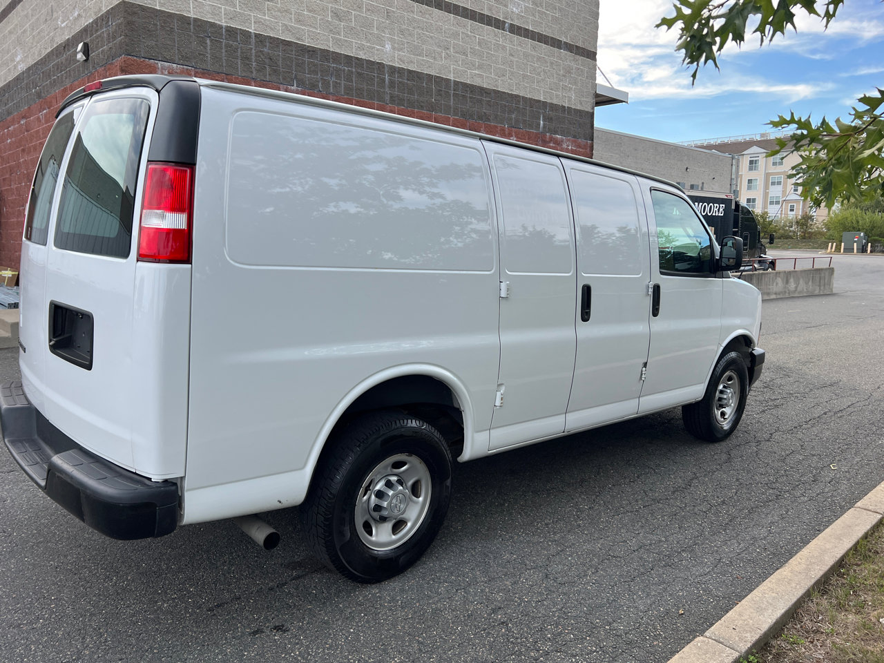 Used 2018 Chevrolet Express 2500 image 8