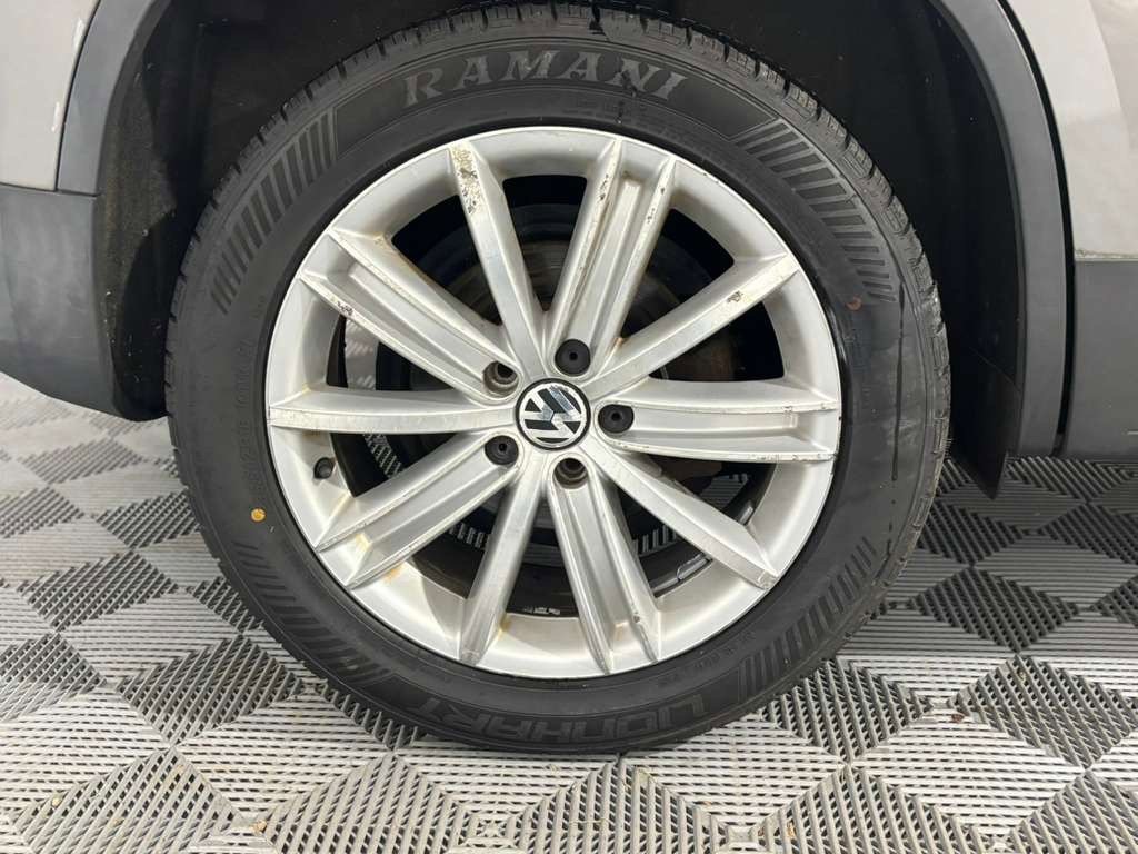 Used 2011 Volkswagen Tiguan S image 6