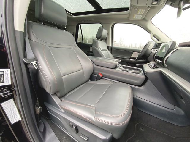 Used 2025 Ford Expedition Active AWD/4WD image 28