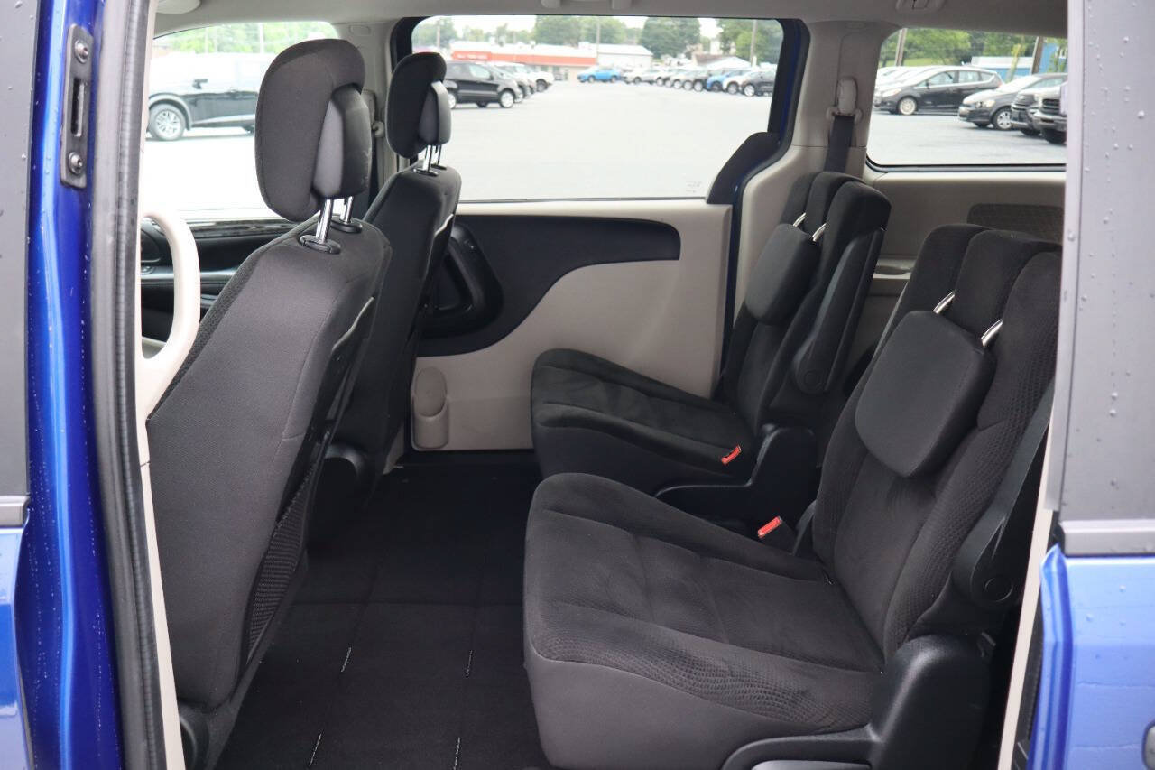 Used 2019 Dodge Grand Caravan SE w/ UConnect Hands-Free Group FWD image 5